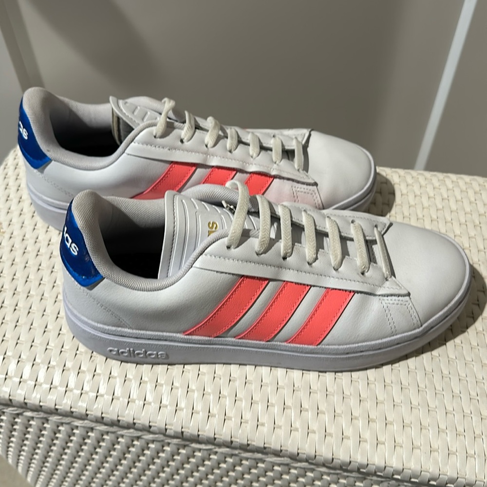 Adidas women’s size 8 1/2
